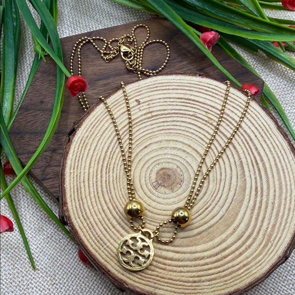 Elegant Gold Pendant Necklace Steel